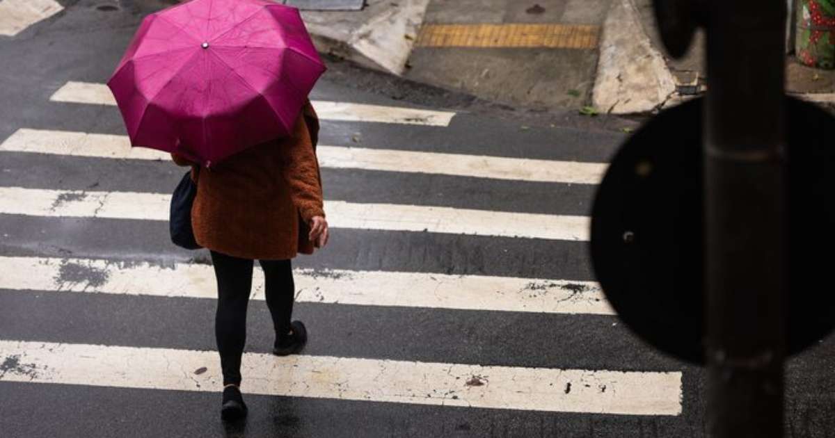 Chuvas em SP afetam voos em Congonhas e Guarulhos e causam pontos de alagamento
