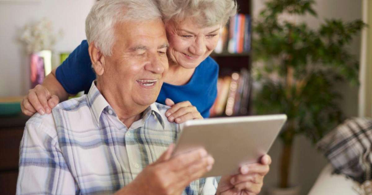 Uso de tecnologia entre idosos cresce e traz benefícios, mas exige equilíbrio