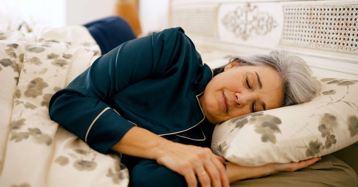 Dormir entre 6 e 8 horas por noite pode favorecer um envelhecimento mais saudável