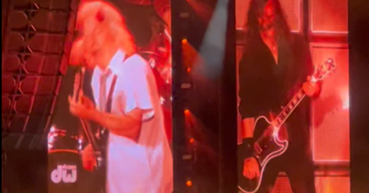 Dave Grohl realiza sonho de infância e toca "Highway To Hell" com o AC/DC