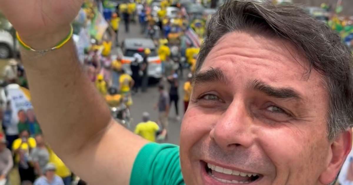 A resposta de Flávio ao ser questionado se Jair Bolsonaro fará parte do governo se ele ganhar as eleições