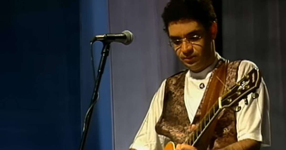 Nos 30 anos da morte de Renato Russo, novo livro relê a discografia da Legião Urbana pelo mapa astral do cantor