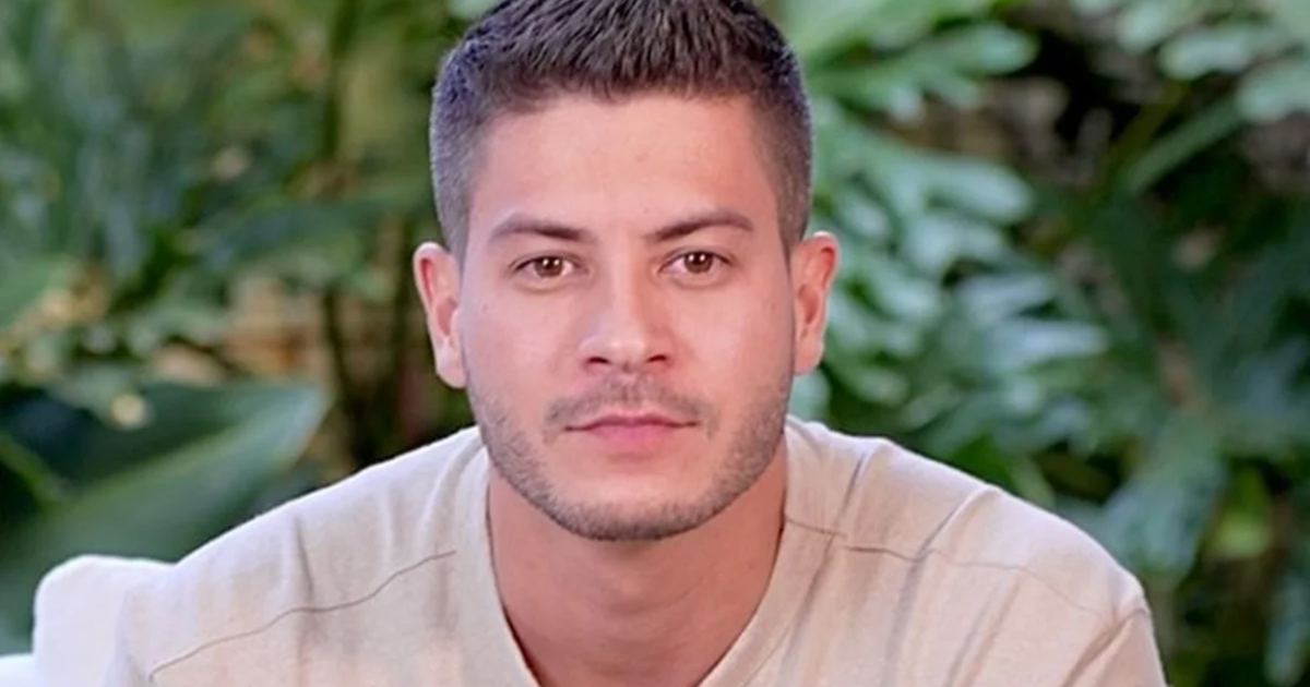 Falido e sem esposa: As polêmicas que marcaram a trajetória de Arthur Aguiar