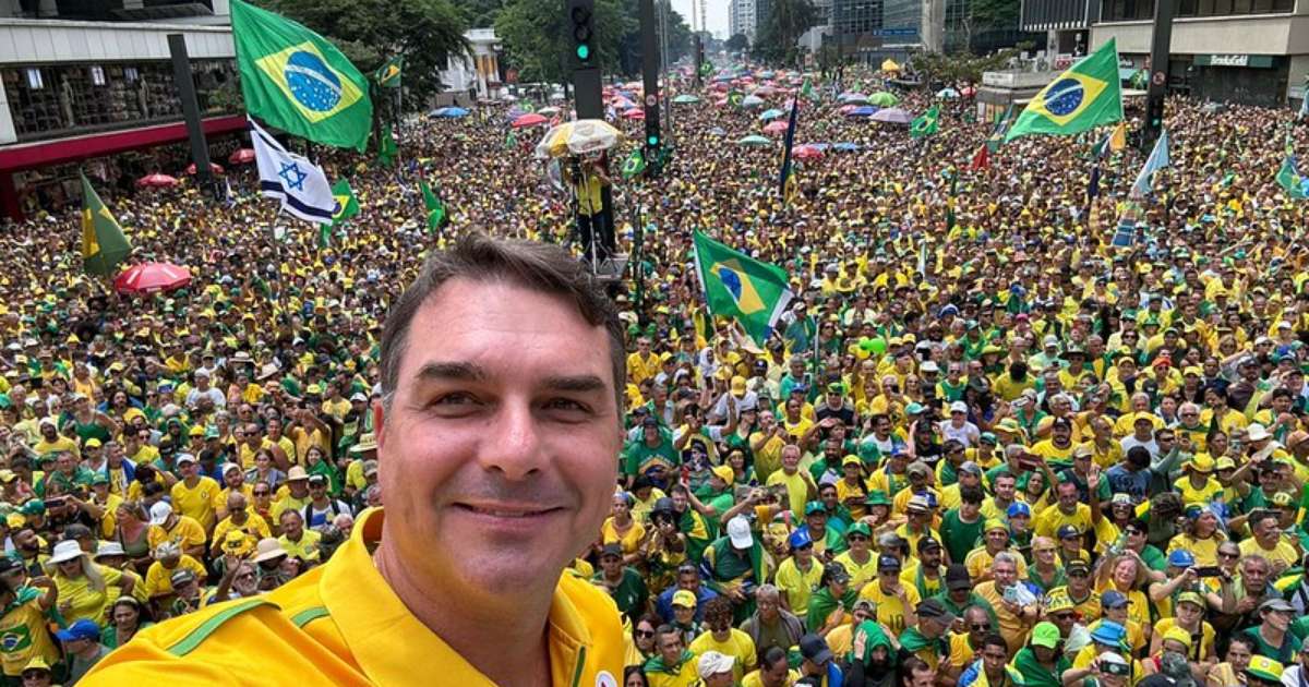 Flávio Bolsonaro dispara: "a gente vai fazer o governo mais foda que vocês já viram"