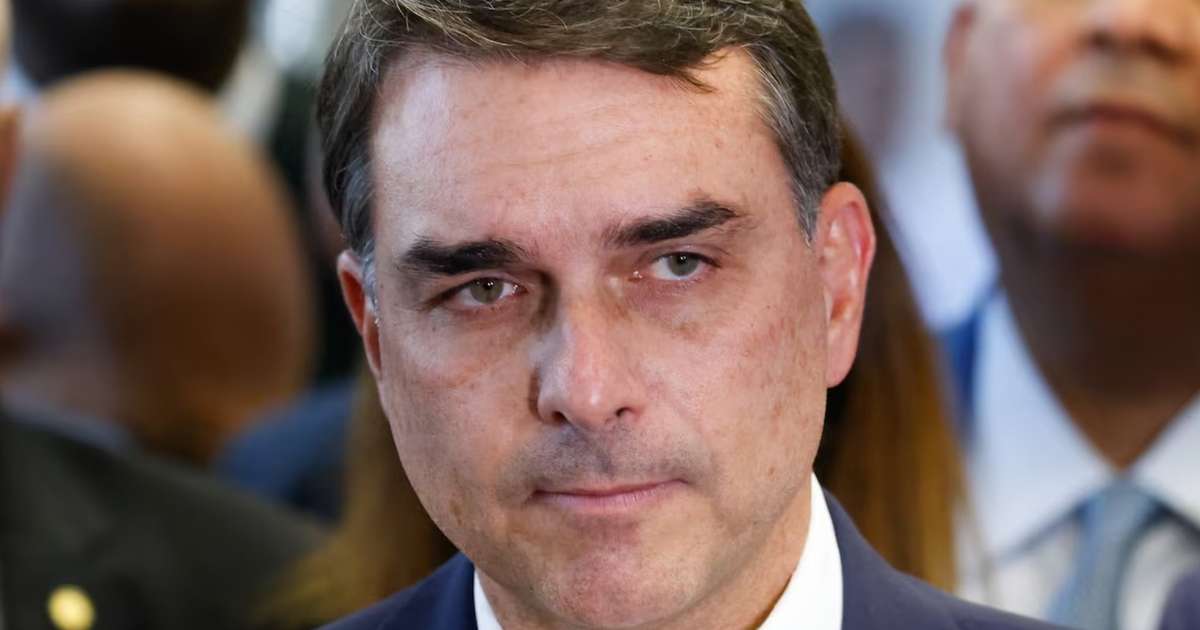 Flávio Bolsonaro choca ao revelar o que planeja fazer com os aposentados