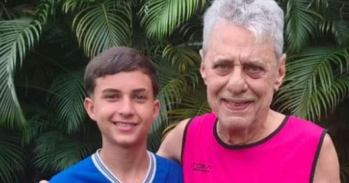 Ao conhecer ‘Seu Chico’, que joga futebol com o filho, mulher encontra ídolo da música