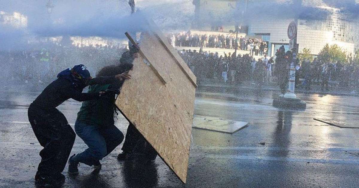 Protestos estudantis continuam e governo da França promete 3 mil professores a mais nas escolas