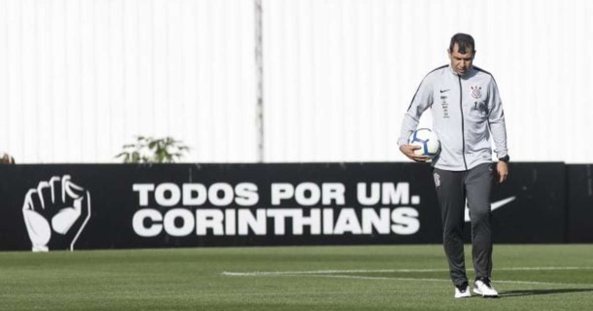 Carille avalia volta ao Corinthians, mas impasse trava acerto