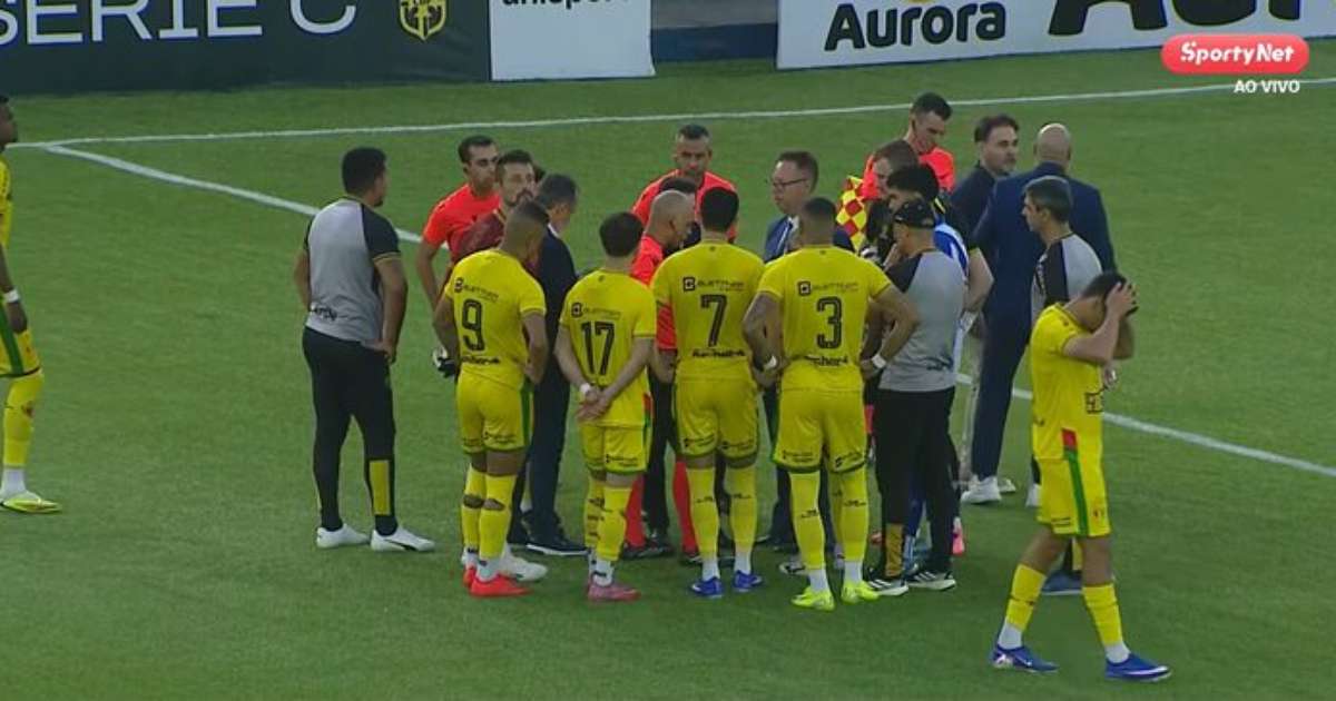 Câmera de transmissão e do VAR 'treme' no estádio do Brusque e suspende rodada decisiva da Série C