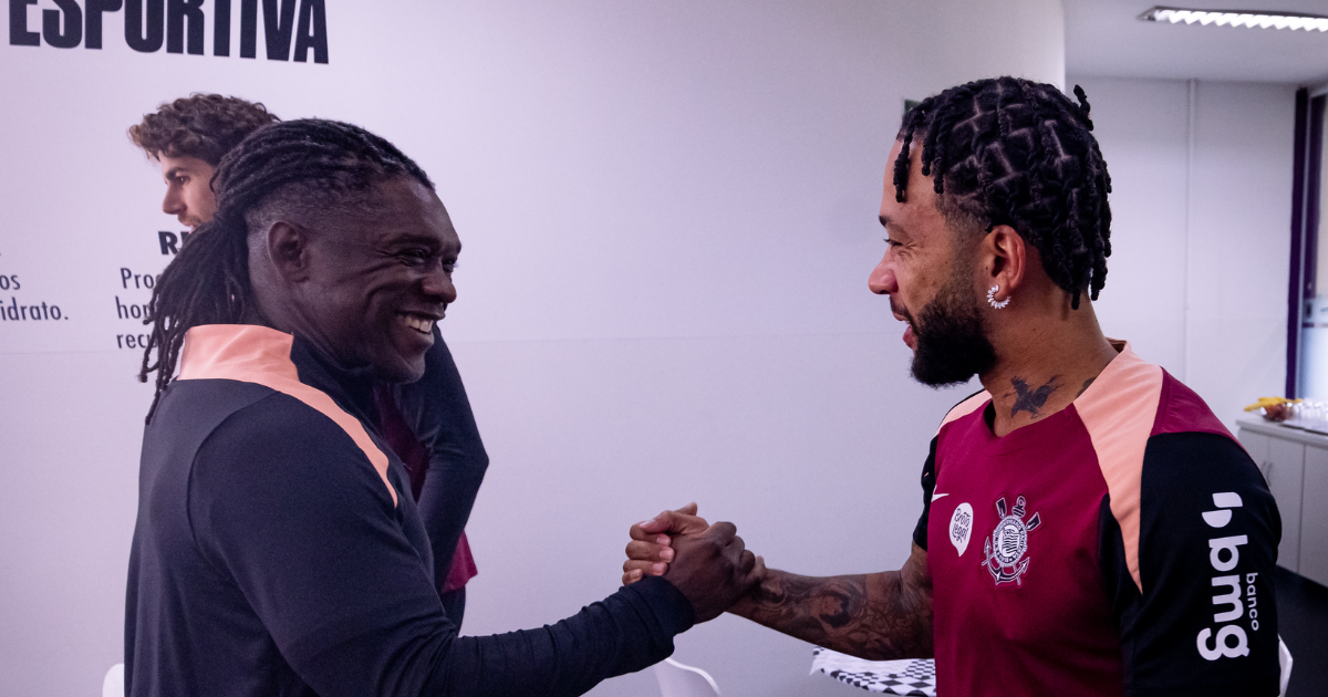 Seedorf manda recado para Memphis: 
