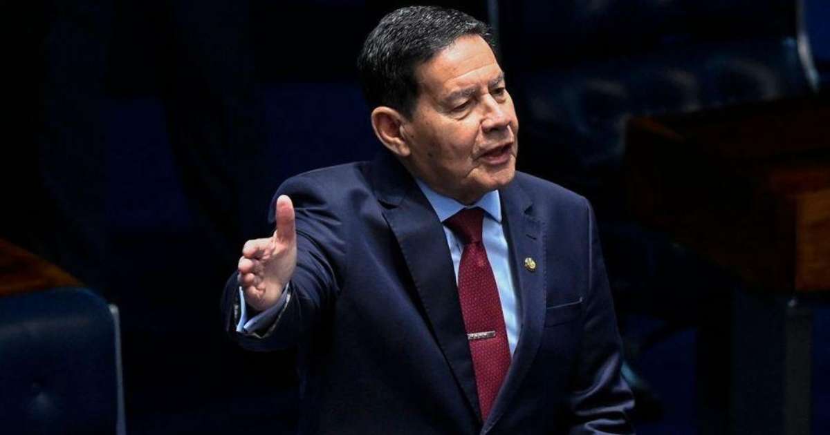 Hamilton Mourão foi o único senador a votar contra o fim da escala 6x1