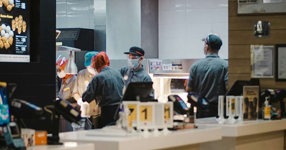 'Eu não voltaria jamais': ex-funcionário do McDonald’s relembra regime de trabalho por hora