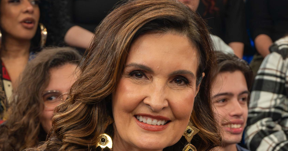 Cristina Solymosi, cabeleireira, sobre ter um cabelo bem brilhante a partir dos 50 anos: 'A fibra capilar fica mais fina, a densidade diminui, perde-se parte da hidratação natural e o cabelo costuma apresentar menos brilho e elasticidade'