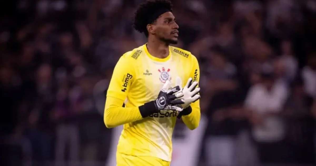 Hugo Souza se irrita com jornalista após jogo do Corinthians
