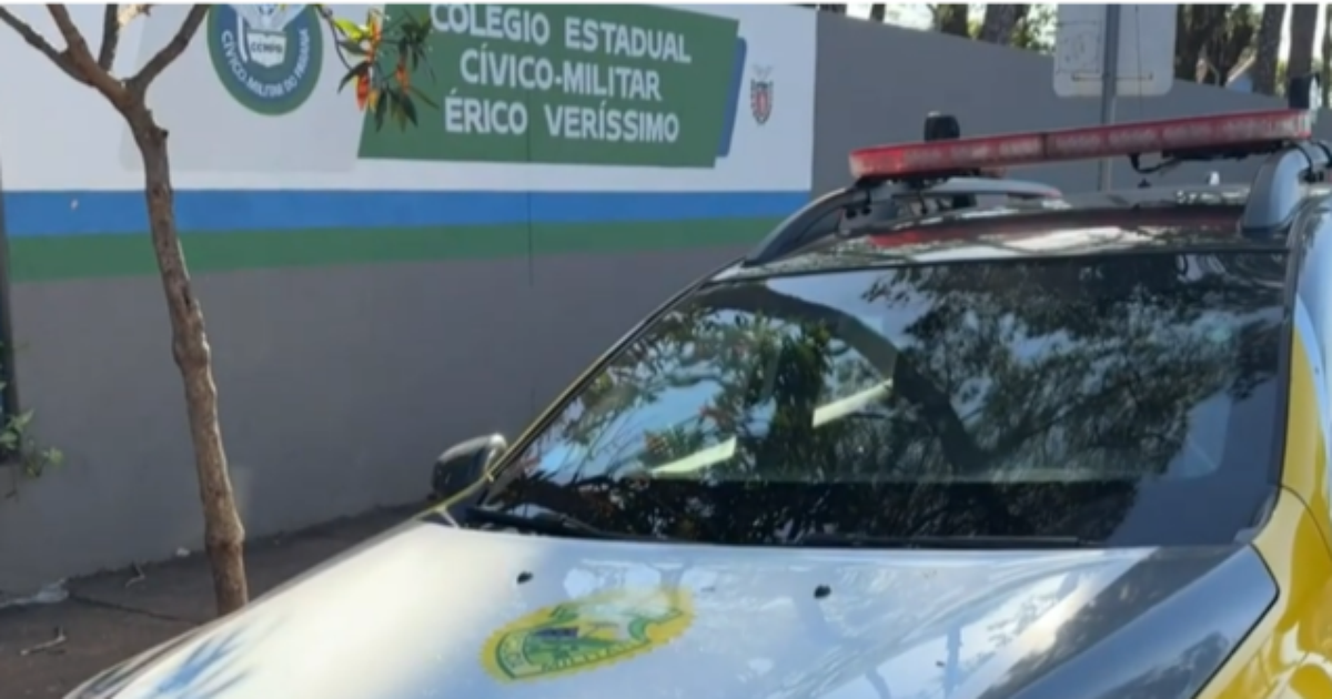 Alunos protestam após descoberta de câmera em banheiro de escola cívico-militar no PR