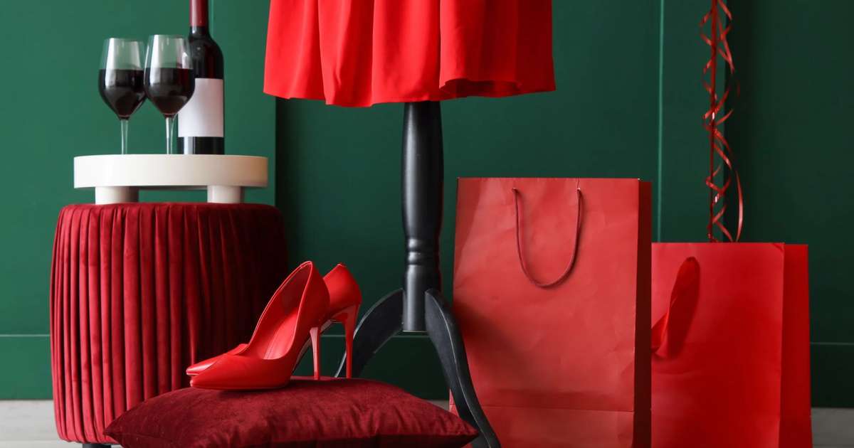 Como usar vermelho: Victoria Beckham dita a cor tendência mais elegante da estação