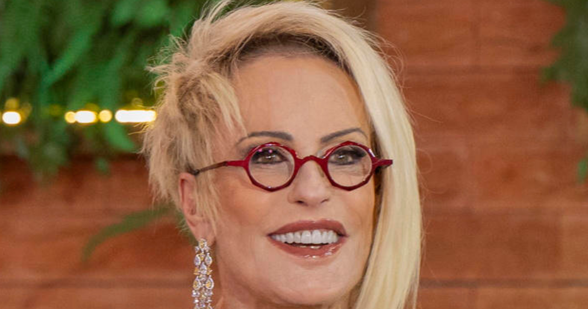 Vários cabeleireiros concordam: se o cabelo fica mais fino depois dos 50, isso não se deve apenas à idade, mas também a mudanças no crescimento e no corte do cabelo
