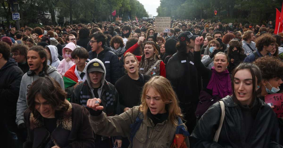 Depois das críticas, Macron assume comando da segurança nas manifestações e recebe estudantes