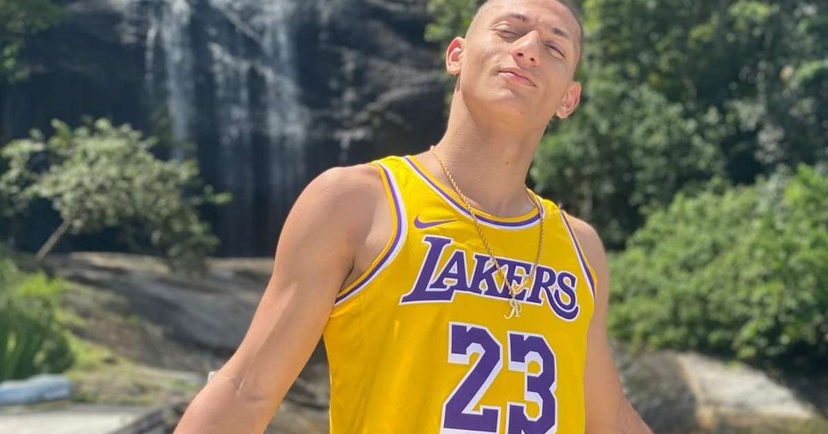 Flávio Bolsonaro trocou mensagens com Richarlison sobre disputa por ilha