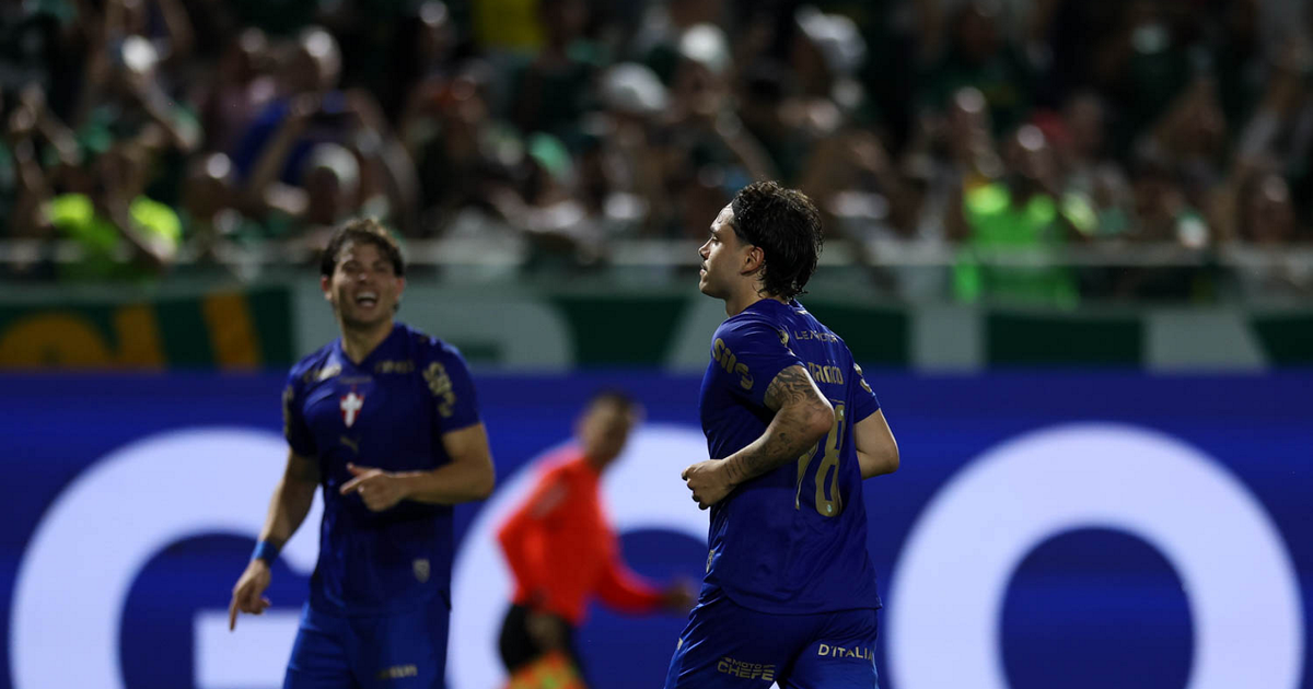 Palmeiras domina, vence o Red Bull Bragantino e assume a liderança do Brasileirão