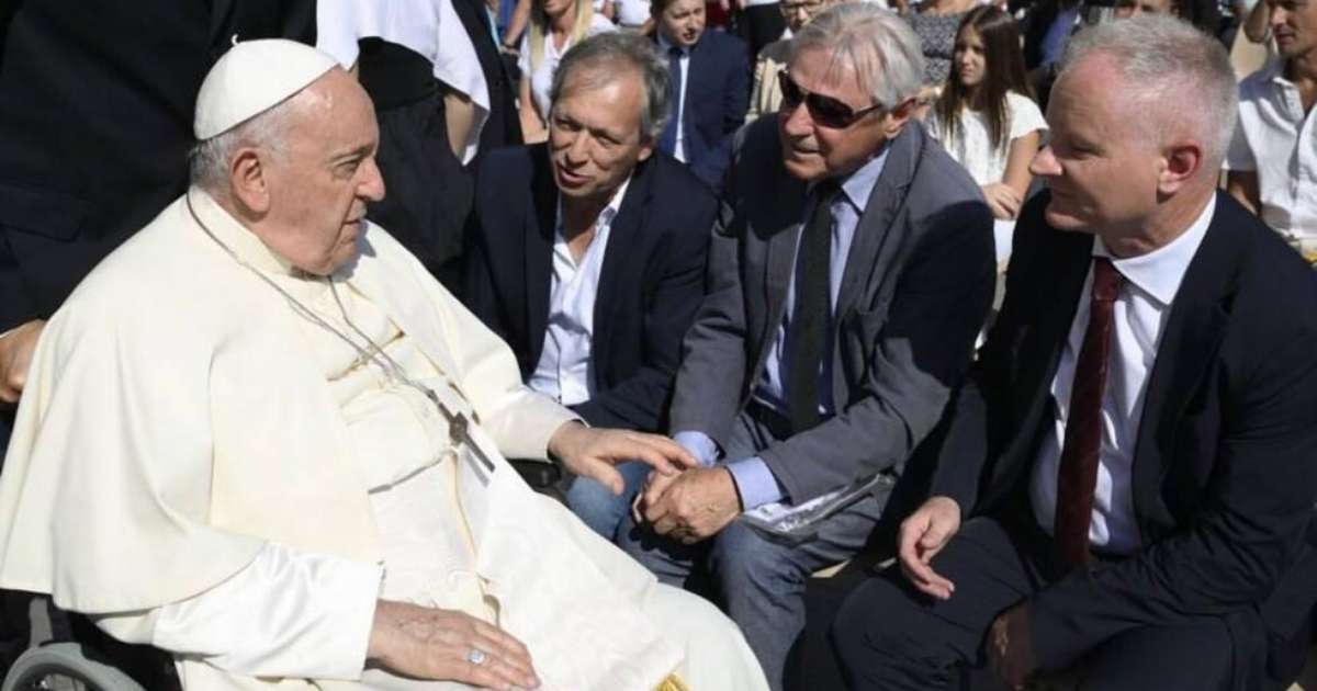 Com bênção do papa, time amador de SC viaja o mundo jogando futebol e já esteve em cinco continentes