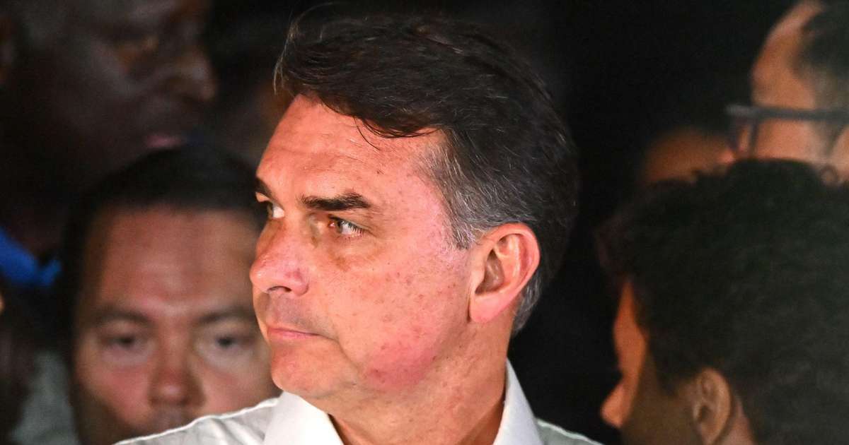 Quais seriam os caminhos possíveis para Flávio Bolsonaro ficar legalmente nos EUA