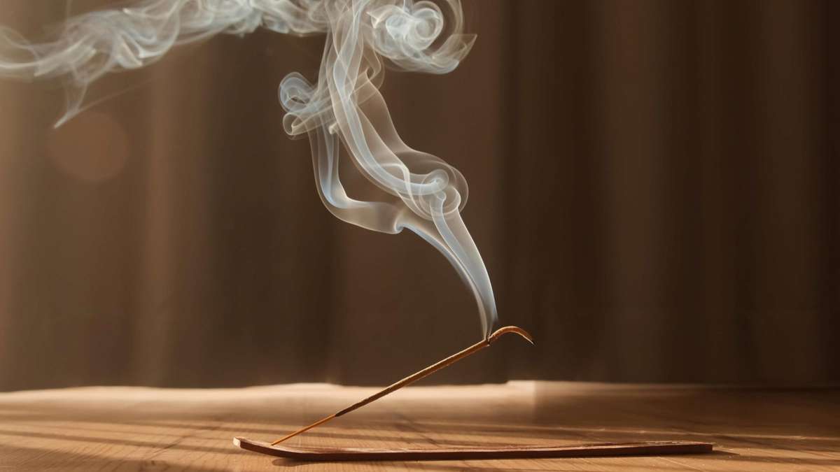 Cosa Significa Sentire Profumo Di Incenso In Casa Qual é o melhor incenso para sua casa?