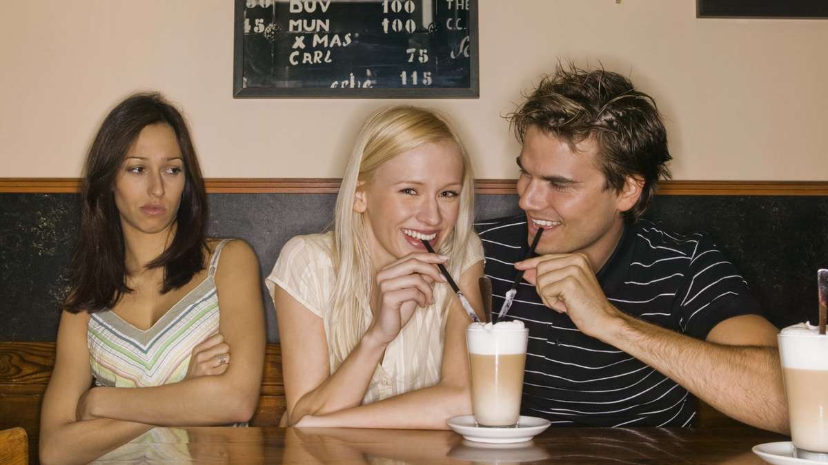 Amiga nao beije este homem, ele larga séries na metade e vai fazer