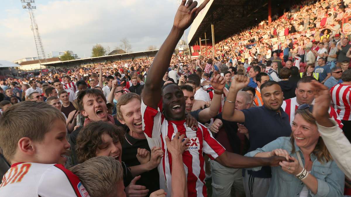 Time que já foi campeão não sai da 5ª divisão e torcida invade campo