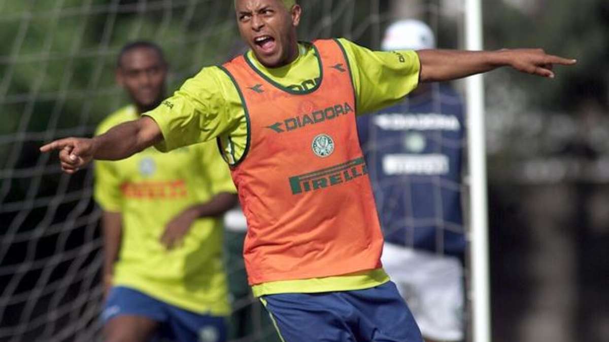 Campeão mundial pelo São Paulo deixa clínica de reabilitação e fará teste  na Portuguesa - Estadão