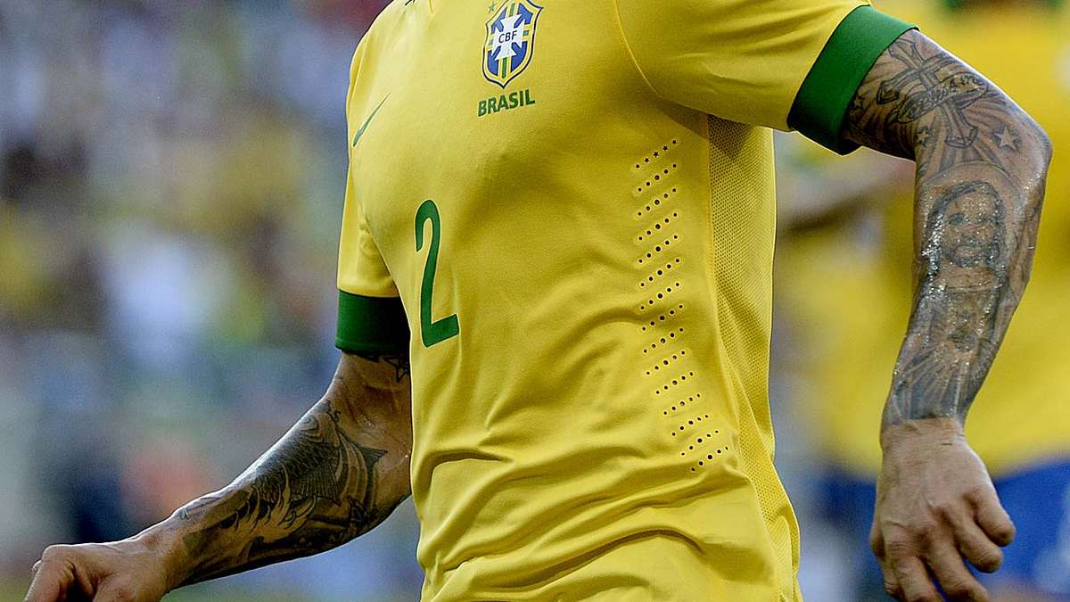 Tatuagens De Jogadores Chamam Atencao Nos Gramados Veja Fotos