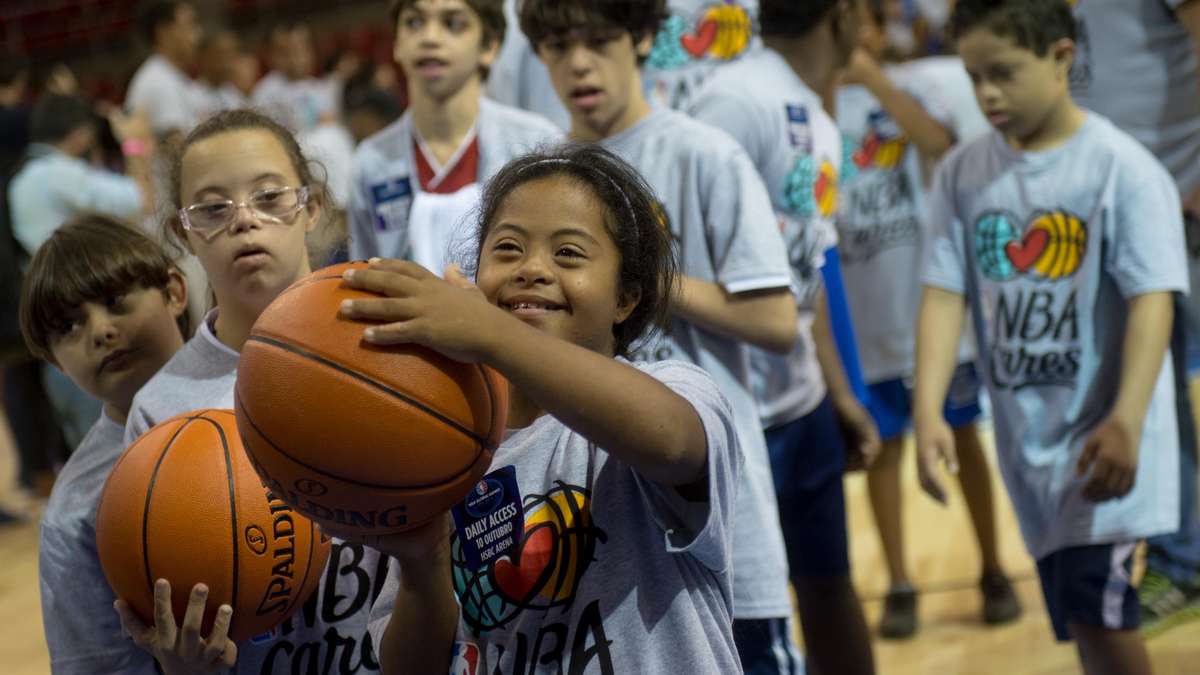 Menino de 10 anos é sensação no basquete nos EUA; veja lances, nba