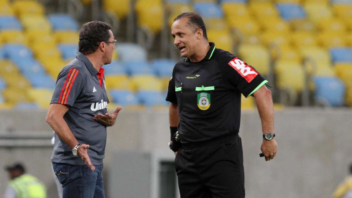 Onde nasceu Alício Pena Júnior?
