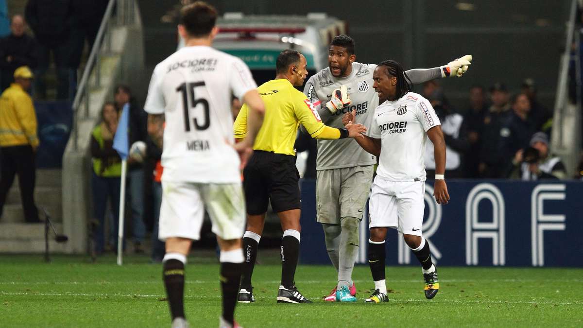 Real Madrid critica árbitro por não relatar ofensa contra Vinícius