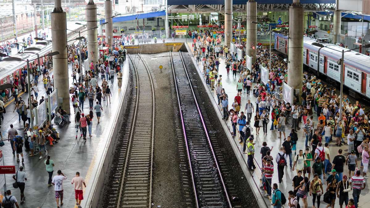 Mulher dá à luz a menino na estação Brás do Metrô de São Paulo