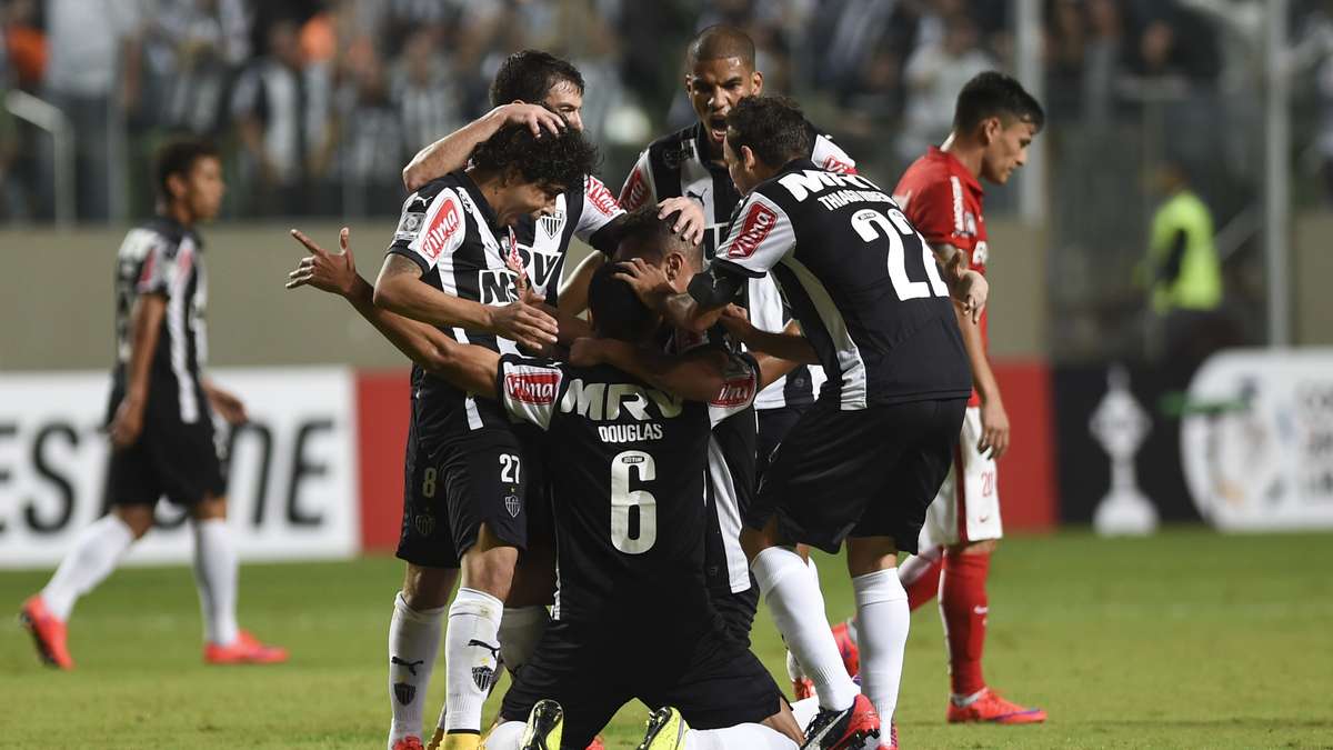 Com um a menos, Atlético-MG segura empate com Inter