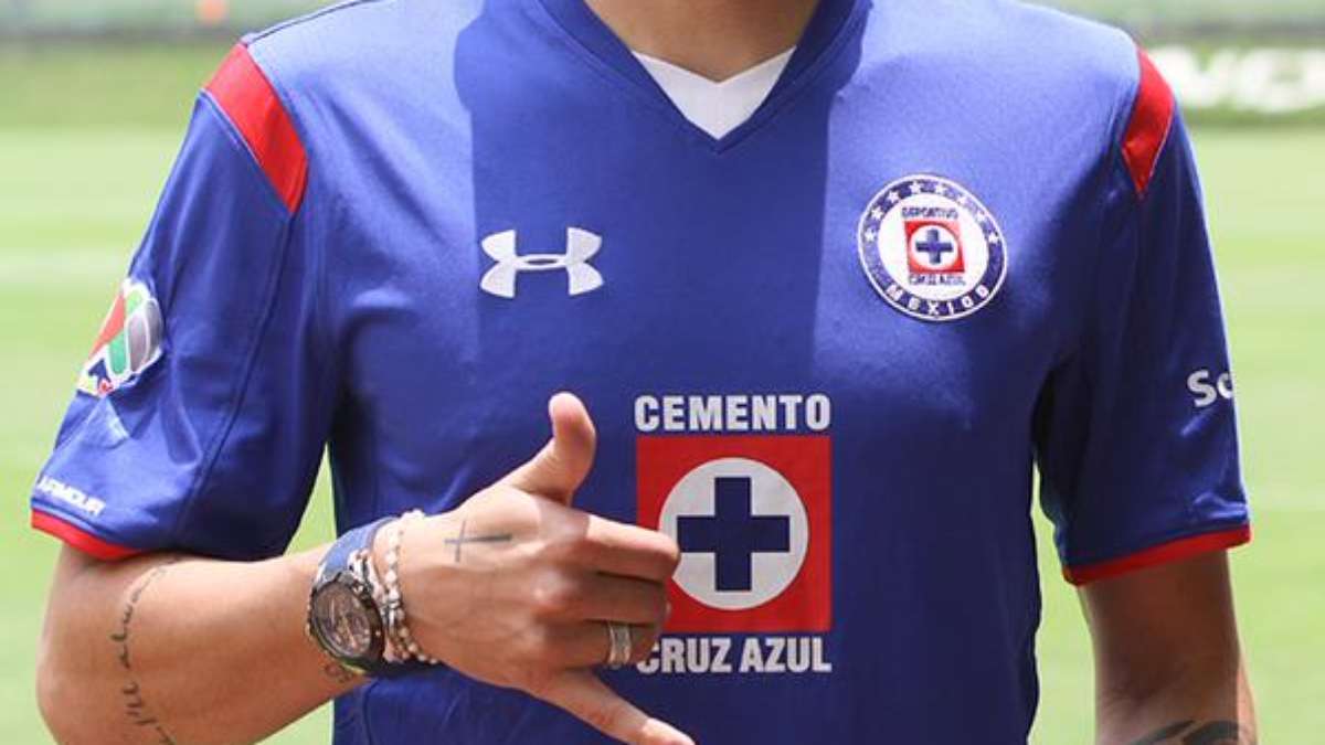 Fabio Santos Chega Ao Mexico Para Assinar Com Cruz Azul