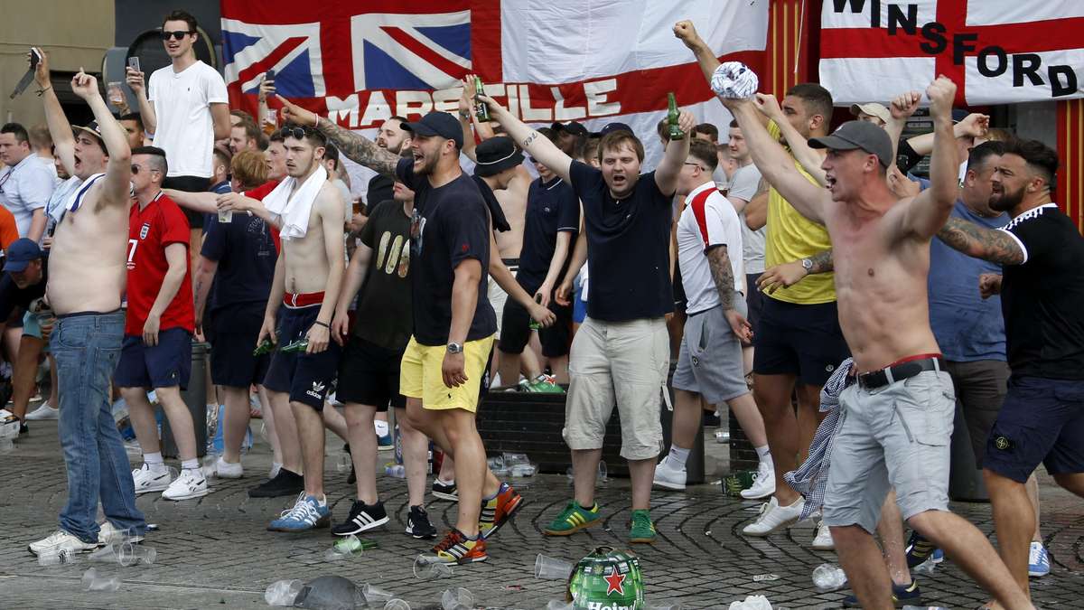 Hooligans estragam festa antes de jogo entre Inglaterra e Rússia