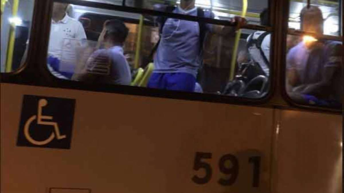 Em crise financeira, Cruzeiro viajará de ônibus para Tombos, onde jogará no  sábado - Superesportes