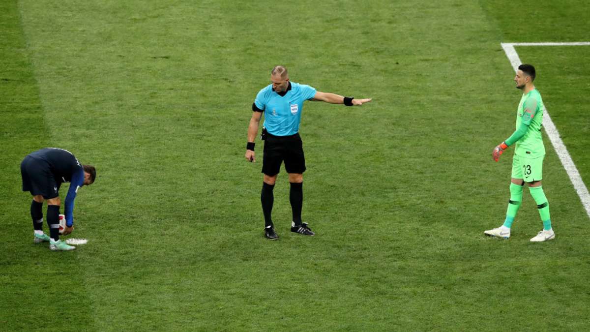 Pênaltis marcados ou não em campo e o silêncio do VAR