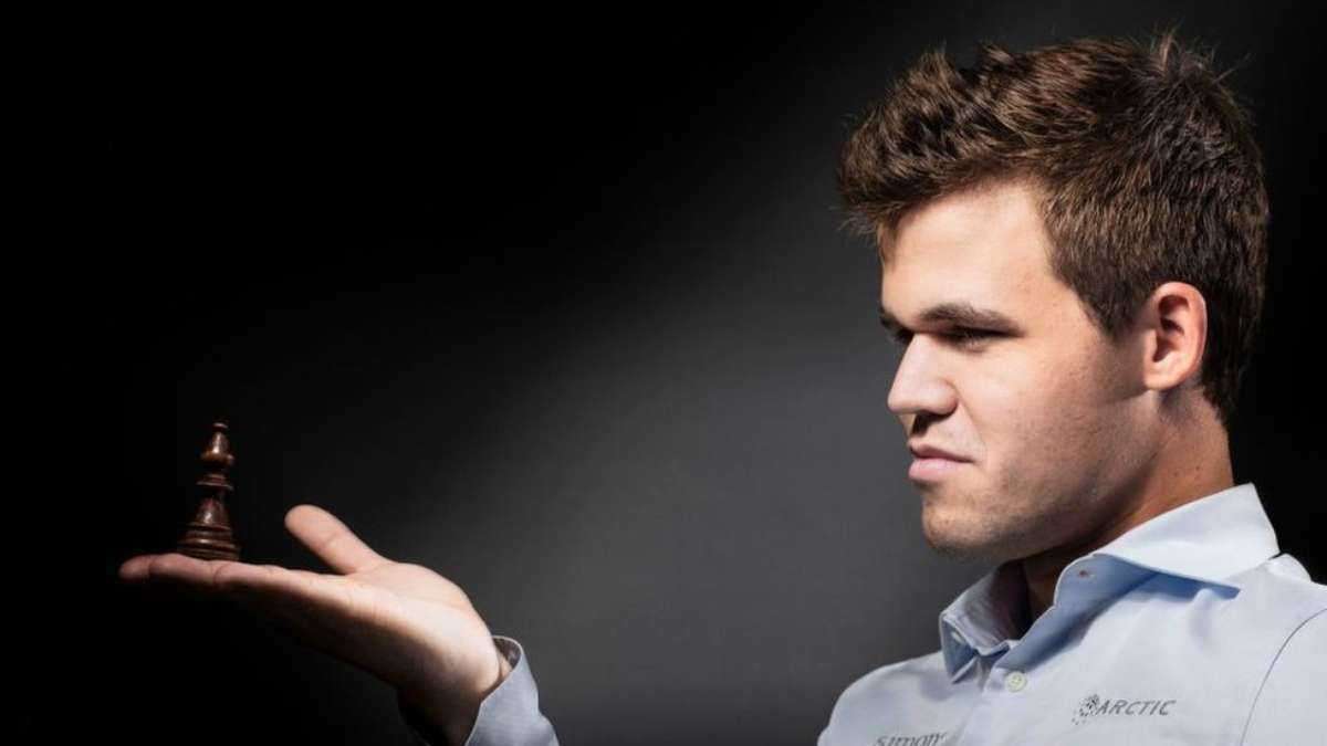 Pedro Certezas on X: Magnus Carlsen, norueguês multicampeão mundial de  xadrez, jogando basquete com a camisa do Botafogo   / X