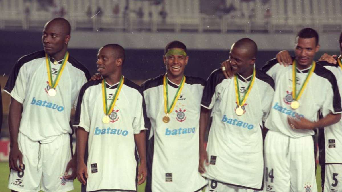 Camiseta Escalação Corinthians Campeão Mundial FIFA 2000