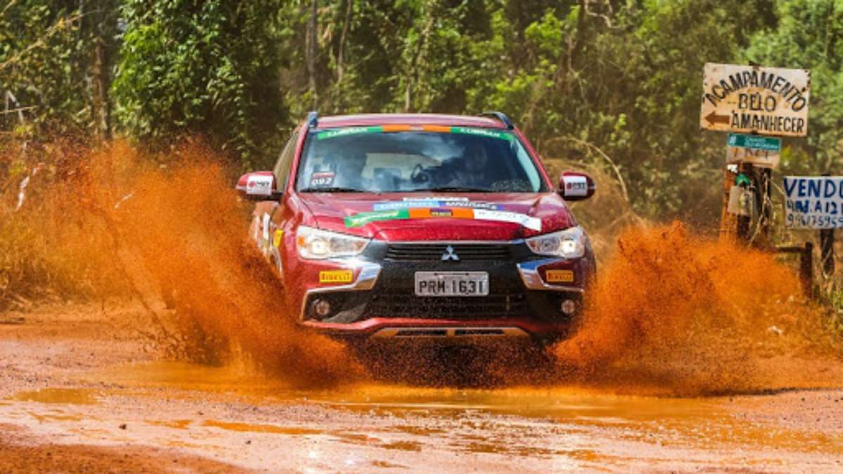 Longa Duração: Mitsubishi Outlander arranca elogios de jipeiros em trilha