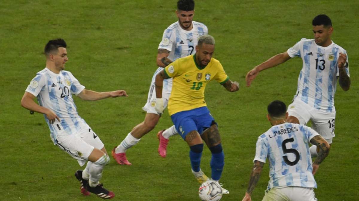 Jogador brasileiro é chamado de macaco durante jogo de basquete na