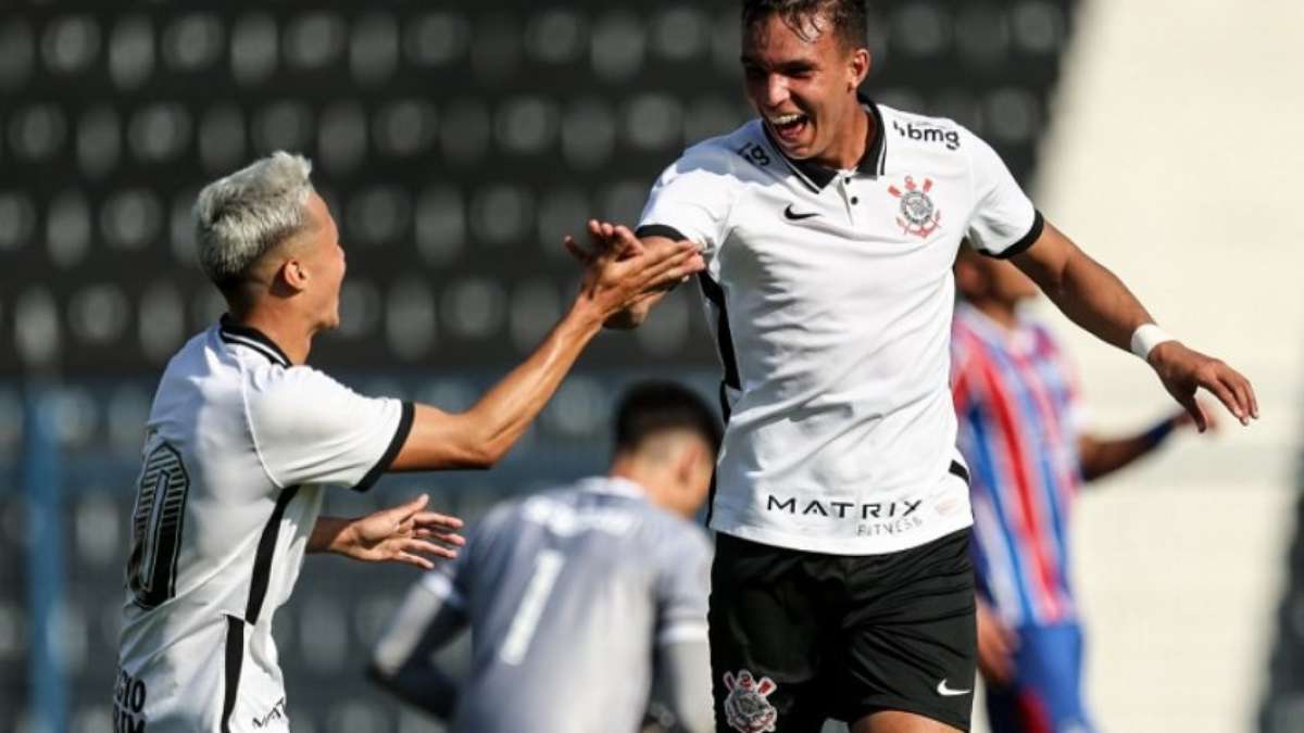 Corinthians: Atacante de 17 anos e R$ 250 mi treina no profissional