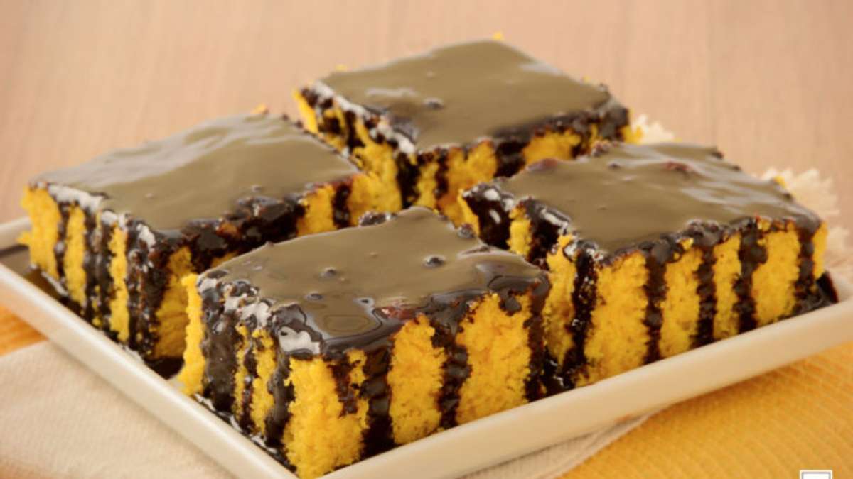 Bolo de Cenoura  Bolo de cenoura, Bolo de cenoura com chocolate, Bolo de  cenoura fácil