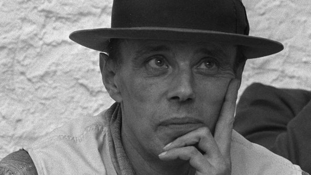 1986: Morria o artista alemão Joseph Beuys - Jornal Grande Bahia (JGB)