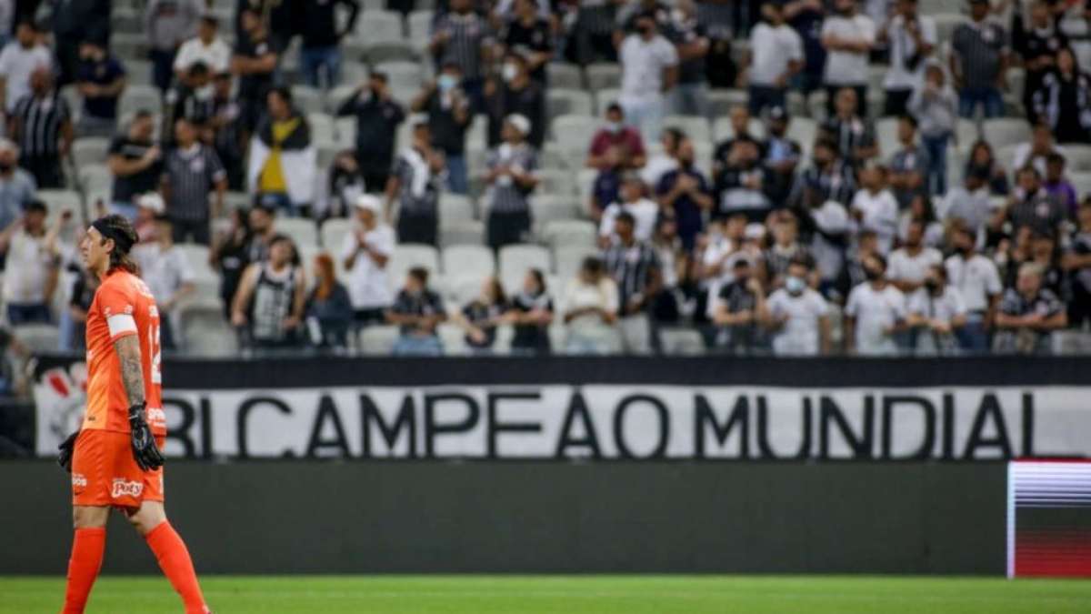 Goleiro do Corinthians provoca Palmeiras em música: 'Não tem Mundial