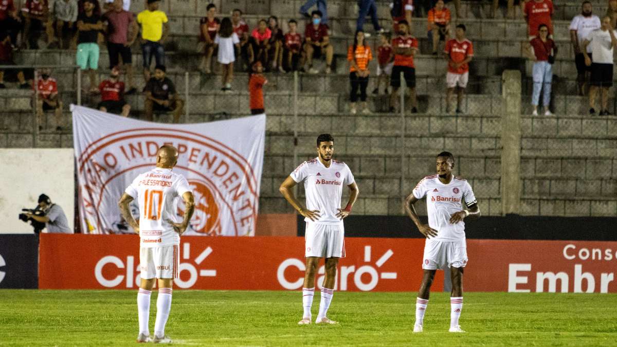 Com franga&Atilde;&sect;o de goleiro, Inter &Atilde;&copy; derrotado pelo Globo e cai na primeira fase  da Copa do Brasil
