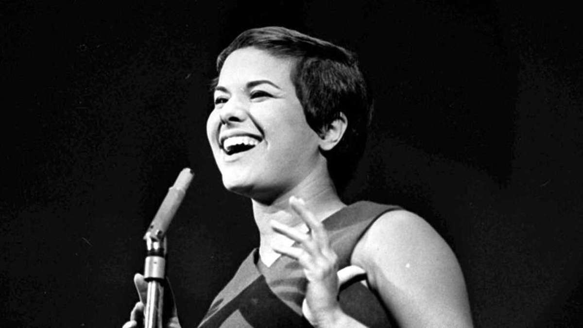 Há 78 anos, nascia Elis Regina, ícone musical brasileiro